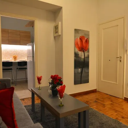 Stylish In Kolonaki Апартаменты *